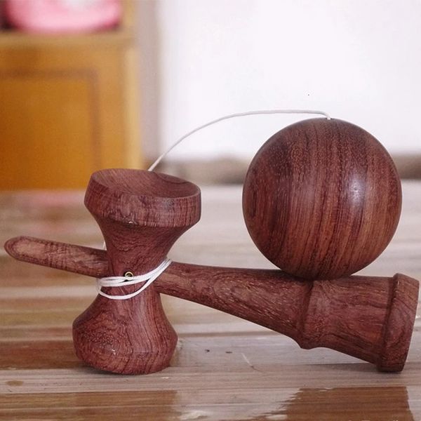 Pelota de juguete Kendama profesional de alta calidad de madera de cerezo para niños y adultos al aire libre pelota de juguete de malabarismo juguete Kendama japonés 240112