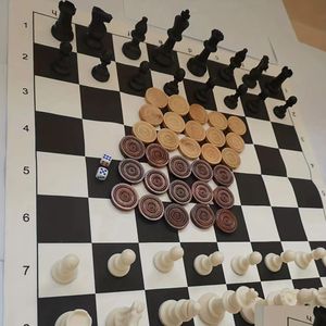Jeux d'échecs 2-en-1 Set Cuir Board Dames en bois Pièces en plastique Cadeaux de jeu 240111 Livraison directe Sports de plein air Table de loisirs Dhoh0