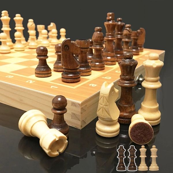 Jeux d'échecs 4 Queens Échecs magnétiques Jeu d'échecs en bois Jeu d'échecs international Pièces d'échecs en bois Pliable Échiquier en bois Cadeau Jouet I55 230617