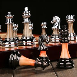 Jeux d'échecs 45X45X3cm luxe métal rétro décoration européenne ensembles figurines d'échecs en bois famille classique solide pliant damier professionnel 231215
