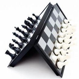 Jeux d'échecs échecs internationaux pliant magnétique en plastique échiquier jeu de société Portable enfant jouet Portable ensemble 20 cm 231118