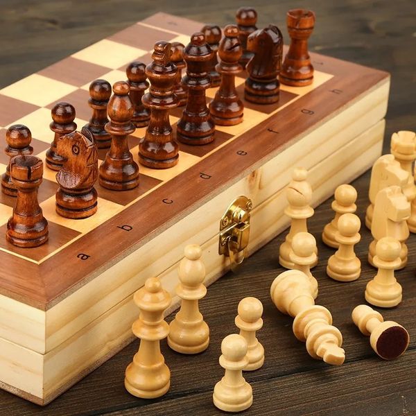 Jeux d'échecs Jeu d'échecs pliant en bois magnétique Plateau de jeu feutré 24 cm * 24 cm Rangement intérieur Adulte Enfants Cadeau Jeu de famille Échiquier 231127