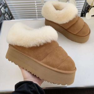 Pantoufles à plateforme en peluche châtaigne Tazzlita Bottes Tazzlita en bois dur en peau de mouton doublée de manchette en daim matelassé chaussons de créateurs bottes