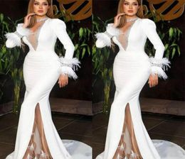 Chic 2020 arabe blanc sirène robes de bal avec plume à manches longues haut côté fendu robes de soirée formelles sur mesure plus la taille Pa3743221