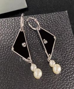 Boucles d'oreilles chics de charme noir triangle géométrique blanc perlé en émail 925 boucles d'oreilles en argent avec boîte cadeau