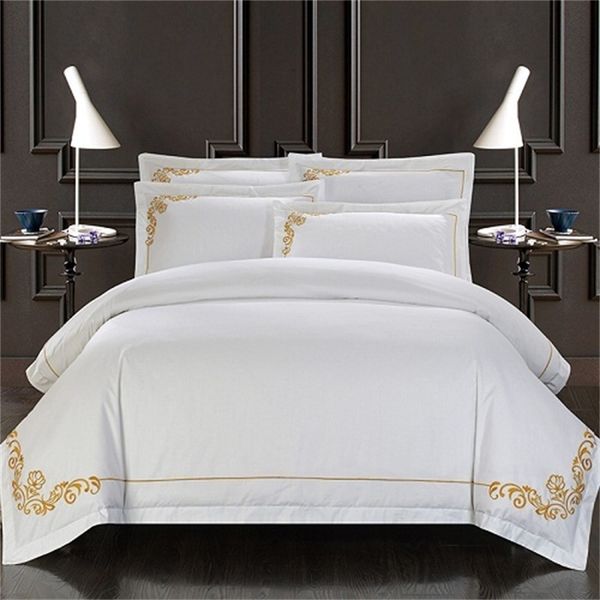 Chic Brodé Housse de Couette Ensemble 4 / 6 Pcs Blanc Hôtel Literie Ensemble Roi Reine Taille De Luxe Doux Literie Drap Oreiller Shams T200706