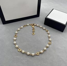 Collier de fleur chic Femme Designer Bijoux Golden Chain Collier For Womens Luxury Letters Bijoux avec Colliers de perles Party