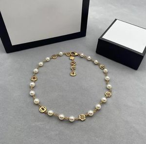 Collar de cadena dorada con flores elegantes para mujer, joyería de diseñador, joyas con letras y collares de perlas para fiesta