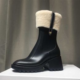 Bottes d'hiver chics de haute qualité pour femmes, bottes Betty, plate-forme en caoutchouc PVC, hautes, bottes de neige, imperméables, noires, chaussures de pluie d'extérieur hautes