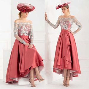 Chic Dentelle Haute Basse Mère De La Mariée Robes Hors De L'épaule Manches Longues Robes De Soirée En Taffetas Plus La Taille Robe D'invité De Mariage