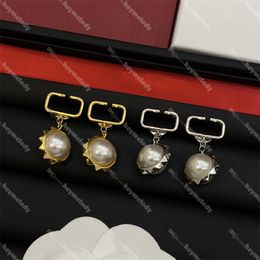 Boucles d'oreilles pendantes en perles chics, boucles d'oreilles de styliste avec lettres dorées, avec boîte à bijoux