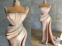 Chic Sheet Sir￨ne Robes de soir￩e 2022 Spaghetti Spaghetti Sequins Plemages perles longues F￪te formelle C￩l￩brit￩ robes Vestidos BC12989619