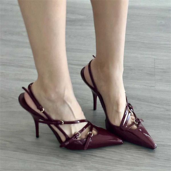 Sandalias elegantes de verano Baotou de cuero de una línea con hebilla y correa de tacón de gato, cuñas de plataforma para mujer, chanclas de tacones altos finos puntiagudos negros sexis 240228