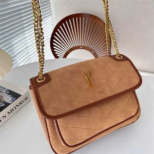 Chic Vintage Gold Chian Crossbody Bolsas Y-Letter Designer Messenger Bag Mujeres Brown Suede Bolsas de hombro Marca Luxurys Bolsos Monedero 231211