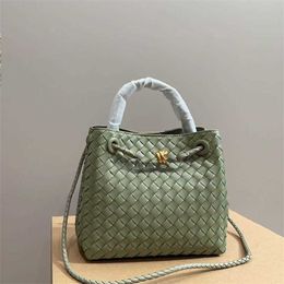 Bolso de bolso de bolso de diseño de tejido de tejido de elegancia bolsas de hebilla de cuero para mujeres grandes bolsas de mano de hombro de hombro de un solo hombro bolsos de bolso 240315