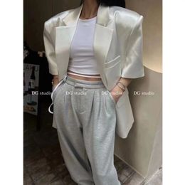 Chique vrouwen korte mouw satijnen blazers jas faux zijden pakken jasje ol glossy down collar vest carry crop tops outport abrigos 240417