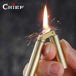 CHIEF Creatieve Messing Nunchaku Kerosine Lichter Outdoor Winddicht Mini Retro Slijpschijf Ontsteking mannen Roken Tool Gift