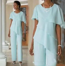 Gasa Madre de la novia Pantalones Trajes con gradas Mangas del cabo Vestidos de invitados de boda simples Dos piezas Novio Mamá Ropa formal Cielo azul claro Vestido