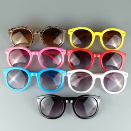 Kindermode zonnebril schattige kleurrijke ronde frame zonnebril kinderen maat mooie baby -bril UV400 bescherming 20 stks/veel groothandel