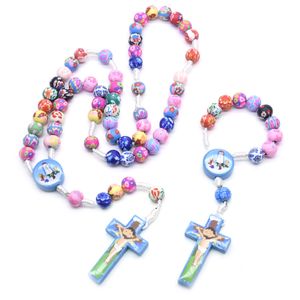 Kind rozenkrans kleurrijke polymeerklei kralen Heilige Kruis ketting en armbanddooppalen Katholieke kindercadeau Set