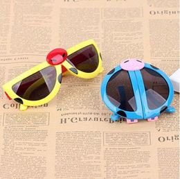 Gratis verzending kind speelgoed vouw glazen speelgoed lieveheersbeestje mooie vervorming kind zonnebril jongen en meisje mooie persoonlijkheidsbril