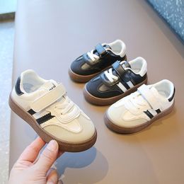 Niños 2023 Autumn Boys Sports Niños casuales Niñas pequeñas blancas blancos zapatos para caminar para bebés