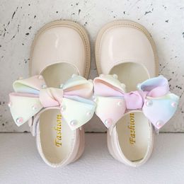 Kinderen 2023 Spring Nieuwe gekleurde Pearl Bowknot Princess For Kids Girls Fashion Cute JK Baby Girl Shoes Mary Janes L2405 L2405