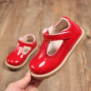 Enfants bébé filles brillant rétro loisirs fond souple en cuir princesse chaussures printemps automne couleur unie SMG012 210308