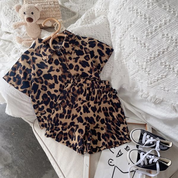 Des vêtements de mode pour enfants ensembles de chemises à imprimé léopard pour enfants d'été