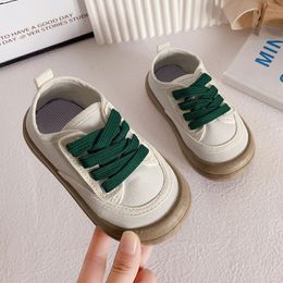 Kinderen mode veelzijdige zachte canvas schoenen bloemenprint casual kinderen drop vit -up 2023 lente voor jongens flats 240523
