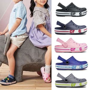 Kinderen Slippers Designer Peuters Kindersandalen Gatslipper Klompen Jongens Meisjes Strandschoenen Zuigelingen Baby Casual Zomer Jeugd Slides Lichte schoenen