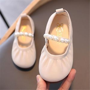 Kindermeisjes Casual sneakers Lente zomer Kinderen Flat Shoe Soft Bottom Loafer Pearl Princess Shoes Baby Girl Dance Shoes