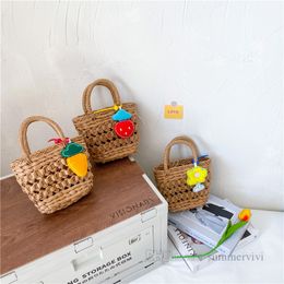 Kinderen Hollow Grass Weven Handtassen Kinderen Strawberry Flower Wortel Koop Winkelmand Zomermeisjes Paasprinses Bag Z0550