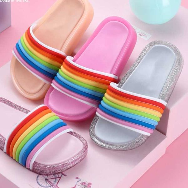 Enfants Enfants LED Clignotant Lumière Jelly Slide Pantoufles Brillant Glitter Poudre Rainbow Stripes Sandales D'intérieur Chaussures D'été 210712