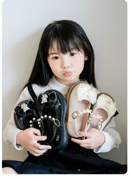 Chaussures en cuir pour enfants, chaussures brillantes simples et polyvalentes pour filles, antidérapantes, semelles épaisses, à la mode, ours noir, 240122