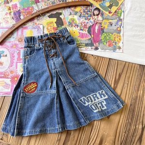 Los niños me encantan el corazón bordado mezclador de mezclilla larga falda chicas lace-up aros elásticos faldas de vaquero de vaquero de moda ropa de diseño para niños z8014