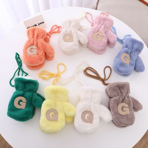 Mittens Mittens Winter Fleece Big Letter Baby Baby Guantes Guantes de niños suaves Cuello colgante Guantes de dedo completo Kawaii para niños 2-6 años