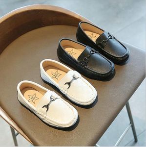 Niños guisantes niño pequeño PU estilo británico zapatillas de cuero mocasines para niños Fondo suave blanco niño zapatos casuales negro blanco