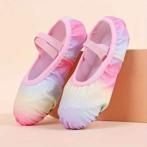 Chaussures de danse de pratique de la fille de ballet pour enfants.