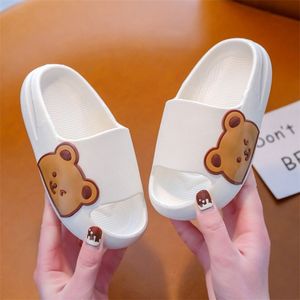 Kinderen S Beach Slippers For Boys Girls Home schoenen Zomer Dikke Flip Flops Eva zachte kussenglaasjes Outdoor Bear Infant 220618