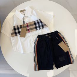 Boutique mode voor kinderen: designer -stijl Boys 'Plaid Shirt and Shorts Set, perfect voor luxe zomeroutfits |Trendy en high-end kleding