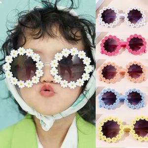 Livraison gratuite Couleur pour enfants Lunettes de soleil pour enfants Elastic Nylon Baby Bandbandau Daisy avec lunettes de soleil Flower Bohemia Place Seaside Sun Glasshes Puff Bow Headswear