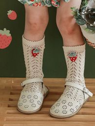 Chaussettes tricotées creuses pour enfants, chaussettes d'été tridimensionnelles tricotées à la fraise pour filles, chaussettes respirantes pour bébé 240124