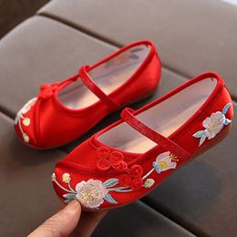 Chaussures en tissu brodé pour enfants chaussures de filles de style chinois Festival chaussures chinoises vintage chaussures pour enfants pour fille CSH1440 240116