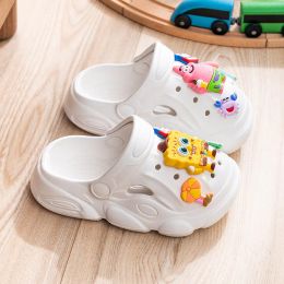 Kinder Eva Clogs 3-12 jaar Kinder Sandalen Cool Mules Indoor en Outdoor Wear Summer Hole Shoes for Boys and Girls slippers