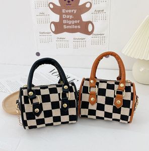 Sac à main pour enfants, sac cylindrique en damier de bonne qualité, accessoires de princesse à la mode, sac à main avec chaîne pour filles