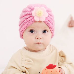 Chapeaux pour enfants Décoration florale Couleur Bonnet en laine tricotée Épaisse pour garder au chaud en hiver Vente en gros