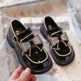 Chaussures en cuir pour enfants pour les tout-petits filles chaussures plates enfants mocassins 2024 mode brillant Bowknot princesse chaussures taille 26-33 240304