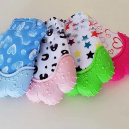 Manoplas para niños Mordedor para bebés Corazón Estampado de estrellas Guantes de silicona Niños Niños Mordedores Anti comer Mano Cuidado de la dentición 230417