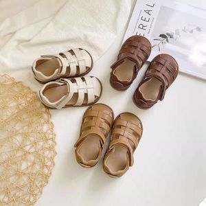 Été pour enfants 2024 Nouveau style Sandales Rome Filles confortables Chaussures de bébé français L2405